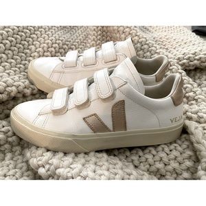 Veja W Sz. 8 White and Gold